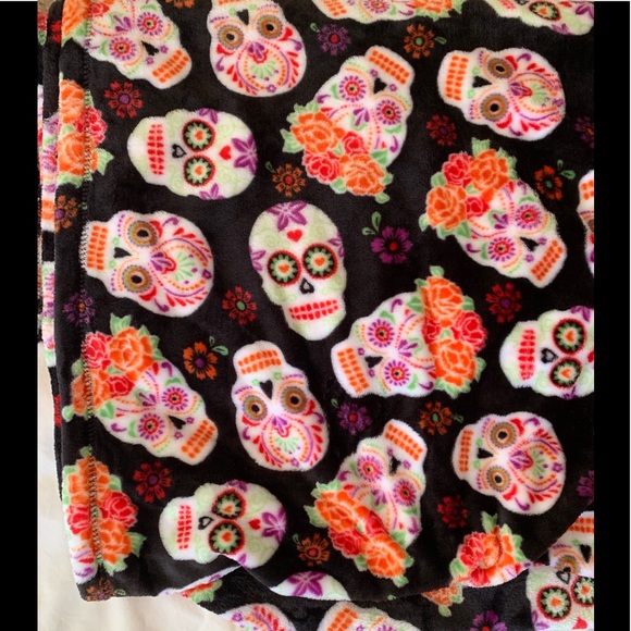 NWT fleece blanket - Picture 2 of 6